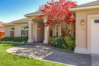 992 St Andrews Way, Eagle Point, OR 97524