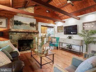 832 Shenandoah River Dr, Harpers Ferry, WV 25425