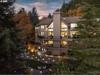 3440 SW Doschview Ct, Portland, OR 97239
