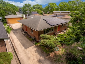 2417 Lyons St, Evanston, IL 60201
