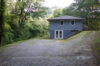159 Dr, Mayking, KY 41837