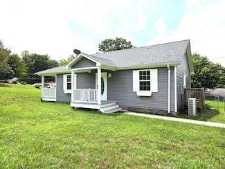 15 Hemlock St, Peterstown, WV 24963