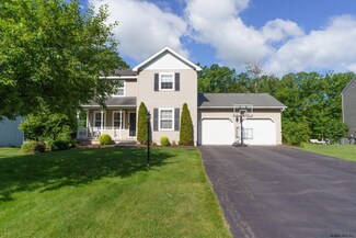 921 Ridgeview Cir, Castleton On Hudson, NY 12033
