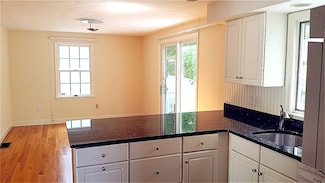 8 Baker Ave, Lexington, MA 02421