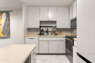 327 Chestnut Hill Ct Unit 11, Thousand Oaks, CA 91360