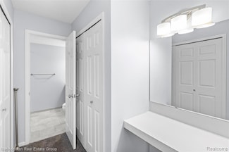 929 Country Club Dr, Saint Clair Shores, MI 48082