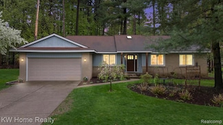 4143 Emerald Pines Dr, Commerce Township, MI 48390