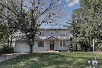 704 W Grand Ave, Hillsboro, KS 67063