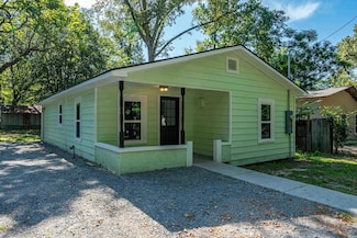 823 Cherry Ln, Malvern, AR 72104