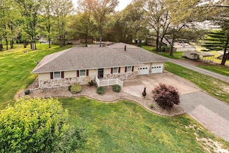 11371 Cunningham Ln, Marion, IL 62959