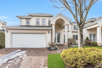 371 Altessa Blvd, Melville, NY 11747