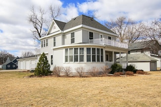 610 9th St S, Olivia, MN 56277