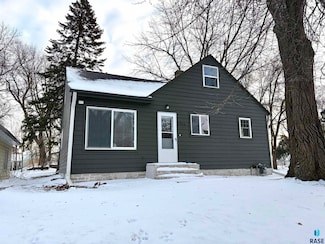 1716 S Grange Ave, Sioux Falls, SD 57105