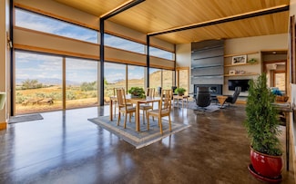 21 Tailwinds Dr, Cody, WY 82414