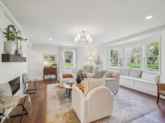 511 Circle Dr, Burlington, NC 27215
