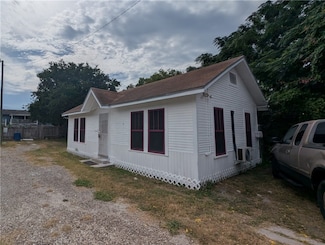 613 6th St, Corpus Christi, TX 78401