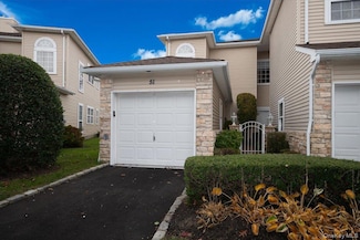 51 Windwatch Dr Unit 51, Hauppauge, NY 11788