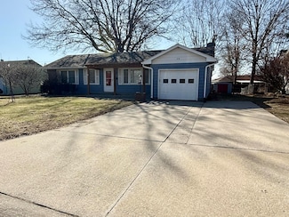 418 South Dr, Marshall, MO 65340