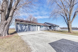 2189 W Butte Des Morts Beach Rd, Neenah, WI 54956