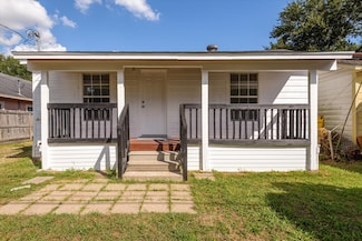 2701 Almendares Ave, Pasadena, TX 77506