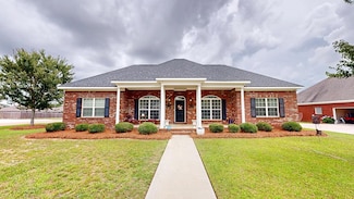 201 Azalea Ln, Headland, AL 36345