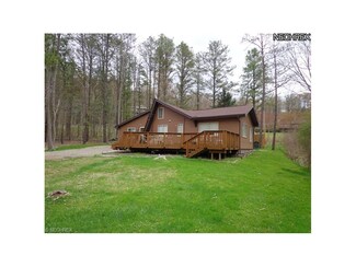 7132 Bryce Dr SW, Sherrodsville, OH 44675