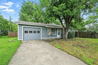 1102 N Wood St, Cleburne, TX 76033