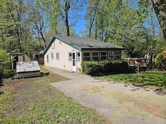5440 Custer Dr, Harrison, MI 48625