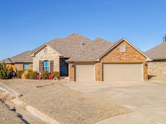 817 SE 7th Ct, Moore, OK 73160