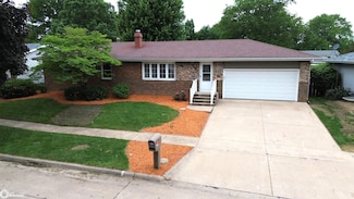 825 Randall Ln, Burlington, IA 52601