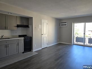75 Sussex St Unit 2B, Hackensack, NJ 07601