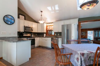 5 Lawrence Rd, Merrimack, NH 03054