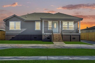 405 Serpas Dr, Arabi, LA 70032