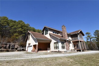 33 Dawson Rd, Eureka Springs, AR 72632