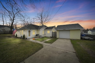 4650 Draper Rd, Jackson, MI 49203