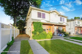 109 Elm St, Staten Island, NY 10310