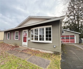 1113 Cedarbrook Dr, Rome, NY 13440