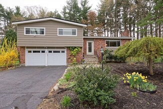 11 Thomas Dr, Framingham, MA 01701