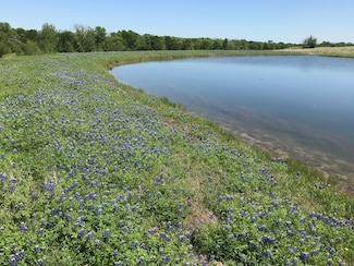 5796 Hurtig Rd, Bleiblerville, TX 78931
