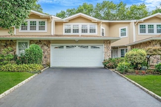 185 Colony Dr, Holbrook, NY 11741