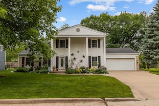 805 N Canterbury Dr, Appleton, WI 54915