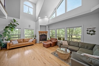 10738 Green Oaks Ln, Redding, CA 96003