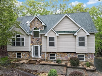2330 Burntwood Dr, East Stroudsburg, PA 18301