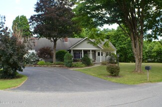 10 Meadow Dr, Queensbury, NY 12804