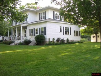 720 N 3rd St, Saint Peter, MN 56082