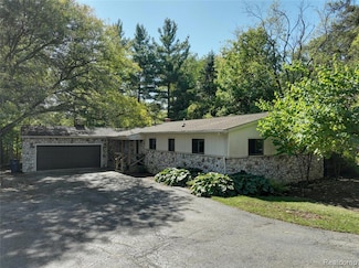 2451 Sanders Place, Bloomfield Hills, MI 48302