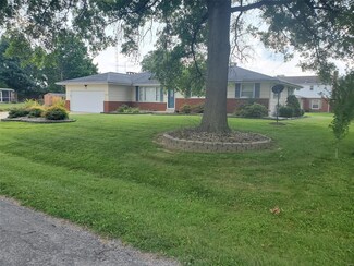 1050 Montgomery St, Carlyle, IL 62231