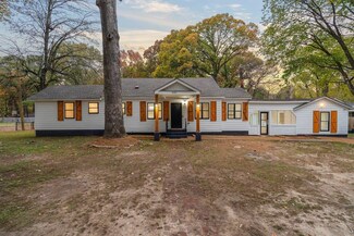 1042 E Alcy Rd, Memphis, TN 38106