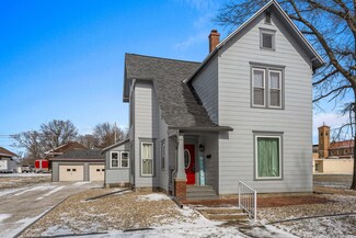 104 E Scott St, Tuscola, IL 61953