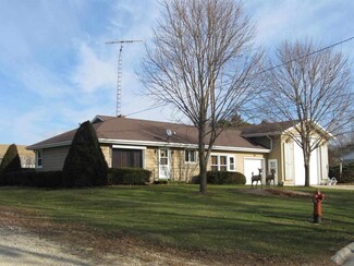 611 Densmoor St, Markesan, WI 53946